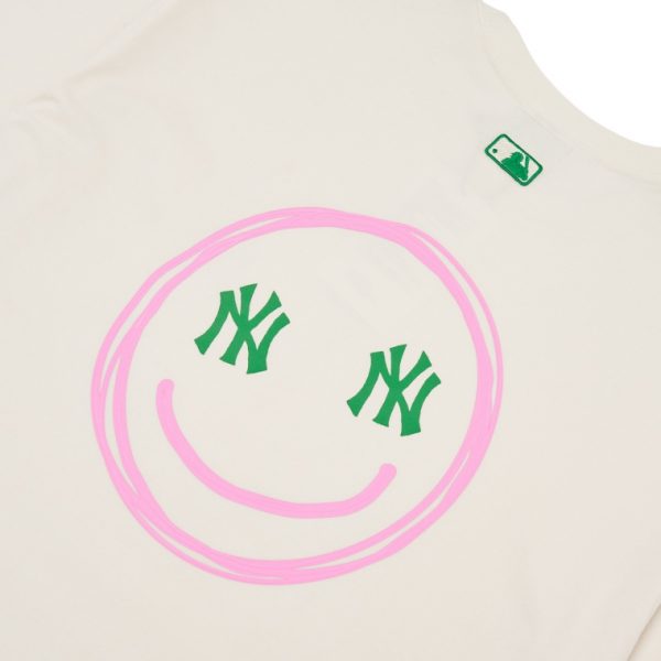 Áo MLB Smile Backlogo Overfit Short Sleeve T-shirt New York Yankees 3ATSL6023-50CRS
