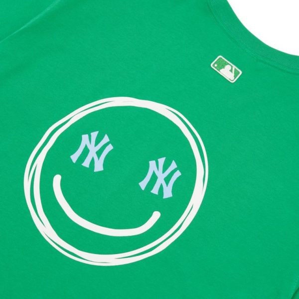 Áo MLB Smile Backlogo Overfit Short Sleeve T-shirt New York Yankees 3ATSL6023-50GNL