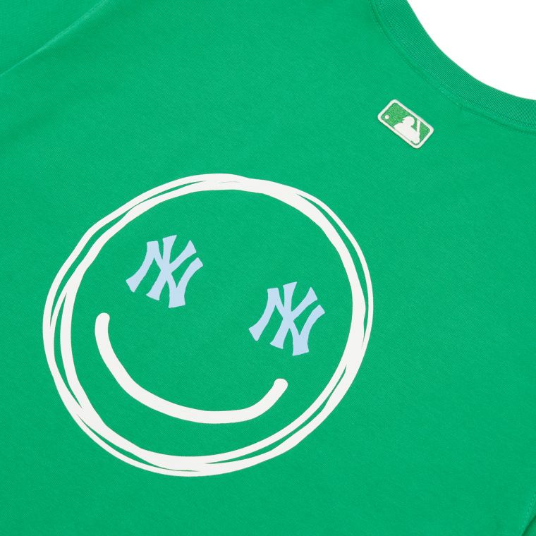 Áo MLB Smile Backlogo Overfit Short Sleeve T-shirt New York Yankees 3ATSL6023-50GNL