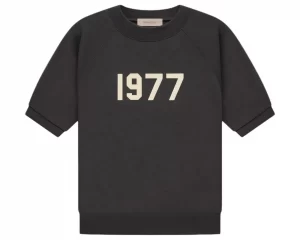 Áo Thun Essentials - Black Raglan '1977' Short Sleeve Sweatshirt