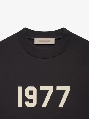 Áo Thun Essentials - Black '1977' T-Shirt