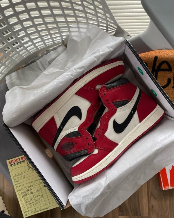 Giày Nike Air Jordan 1 Retro High OG ‘Chicago Lost & Found’
