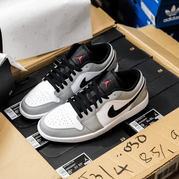 Giày Nike Air Jordan 1 Low 'Light Smoke Grey' 553558 030